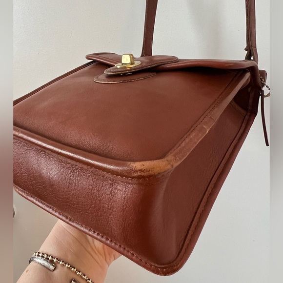 Vintage Coach 9930 British Tan Turnlock Crossbody Bag – USA Made - Picture 11 of 17